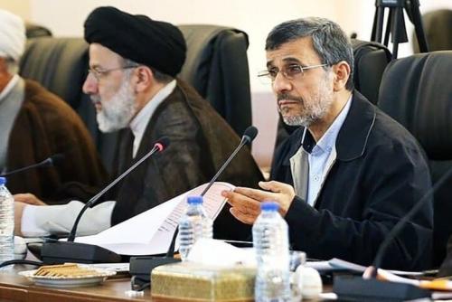 هدیه دلاری احمدی نژاد به رئیسی