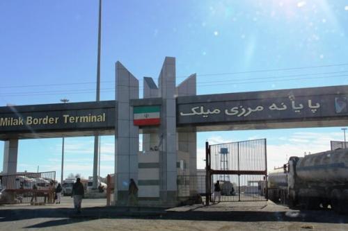 موج تازه پناهندگان از افغانستان به ایران و ترکیه؛ گذرگاه مرزی «میلک- نیمروز» بسته شد