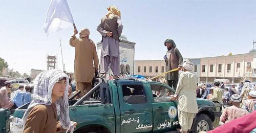 اشرف غنی افغانستان را ترک کرد/ ارگ ریاست جمهوری و پایگاه بگرام به دست طالبان افتاد/ پرچم آمریکایی‌ها زیر پای طالبان/ رئیس دولت موقت افغانستان چه کسی است؟ 