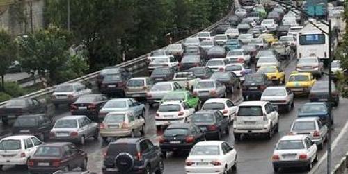 ترافیک سنگین در خیابان آزادی و میدان 9 دی 