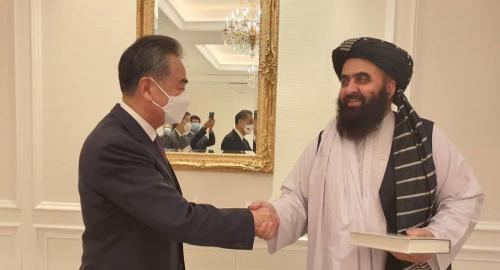  هدیه طالبان به وزیر خارجه چین
