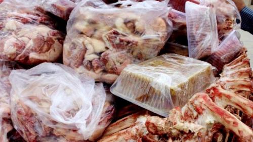 عرضه گوشت فاسد در قصابی واقع در خیابان وحدت اسلامی