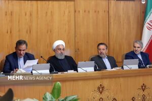  دولت روحانی ارز ۴۲۰۰ تومانی را حراج کرد