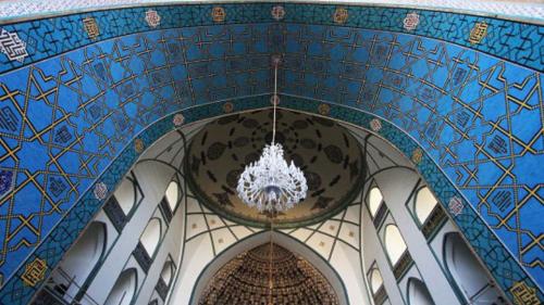  معماری بنای مسجد گوهرشادبه چه شیوه ای است