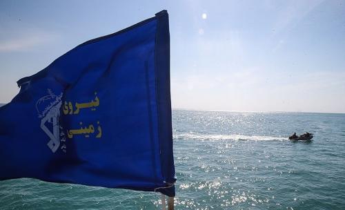  تمرین تاخت آبی تکاوران نیروی زمینی سپاه در خلیج فارس 