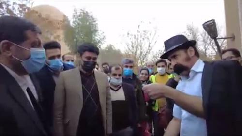 گفتگوی وزیر گردشگری با لوطی کلاه مخملی در یزد: بدخواه داری عکسشو بده!