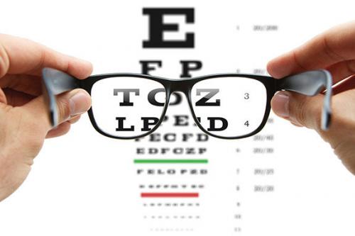  الزام چشم‌پزشکان به دریافت مجوز از اتحادیه عینک‌فروشان