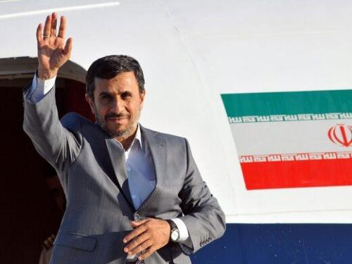 تصویری از احمدی نژاد در سفر ترکیه / چهره مطرح همراه او کیست؟