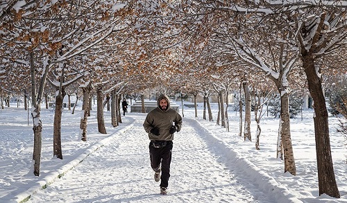 عکس/ ورزش در هوای برفی ارومیه