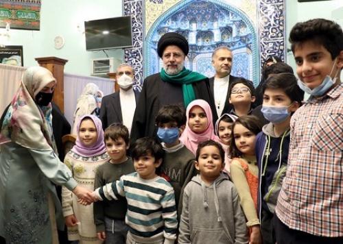  عکس یادگاری رئیسی با کودکان ایرانی مقیم روسیه