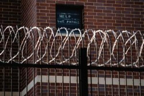  دردسر کرونا در زندان‌های آمریکا