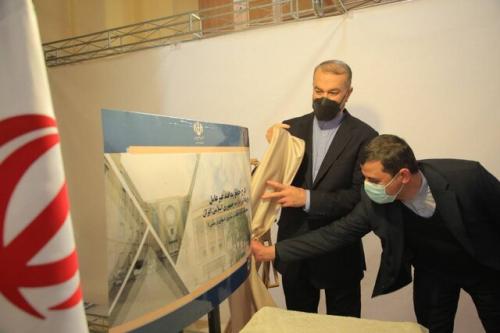  بازدید وزیر خارجه از اولین نمایشگاه پدافند غیرعامل در وزارت امور خارجه