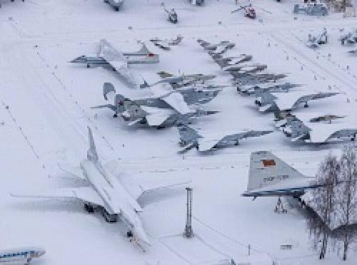 عکس/ موزه نیروی هوایی روسیه در برف 