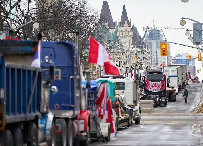 ادامه اعتراضات رانندگان کامیون‌ در کانادا