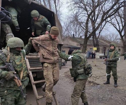 عکس/ تسلیم‌شدن نظامیان اوکراینی در «لوهانسک»