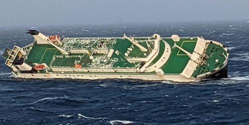 غرق شدن کشتی اماراتی در آب‌های عسلویه