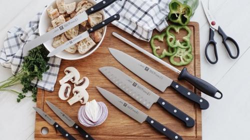  چاقوی آشپزخانه در بازار چند؟