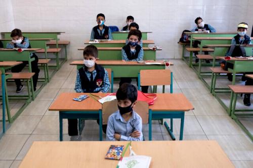 هشدار ستاد مقابله با کرونا: مدارس ایران را نباید با مدارس کشورهای دیگر مقایسه کرد/ احتمال بروز پیک هفتم کرونا در بهار 