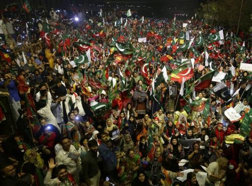 تظاهرات گسترده ضدآمریکایی هواداران عمران خان/ مردم کراچی و لاهور به خیابان آمدند