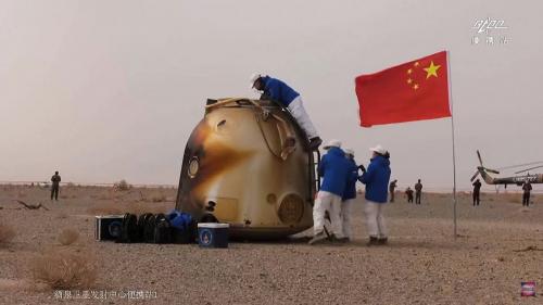 کپسول فضایی چین با خدمه به زمین رسید 