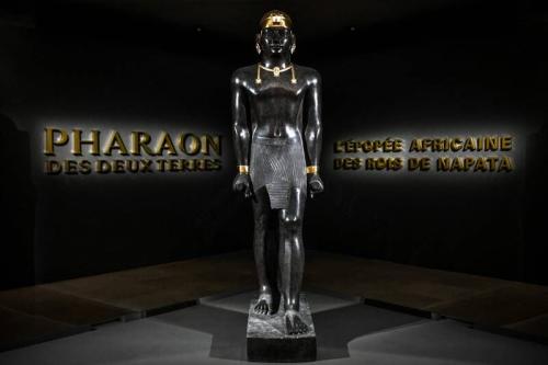 ورود «فرعون» به لوور
