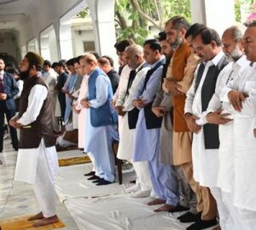 اقامه نماز میلیونی عید فطر در پاکستان