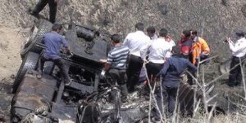  سقوط اتوبوس به دره در دهدز با ۲ کشته و ۱۵ زخمی