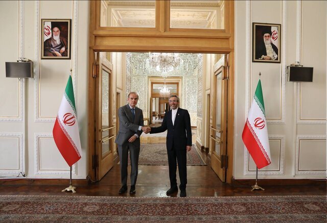  انریکه مورا با علی باقری در تهران دیدار کرد