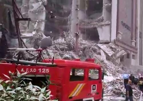 فیلم/ جزئیاتی از ریزش ساختمان ۱۰ طبقه در آبادان