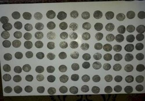  کشف و توقیف ۳۵۰ قطعه سکه تاریخی در اراک