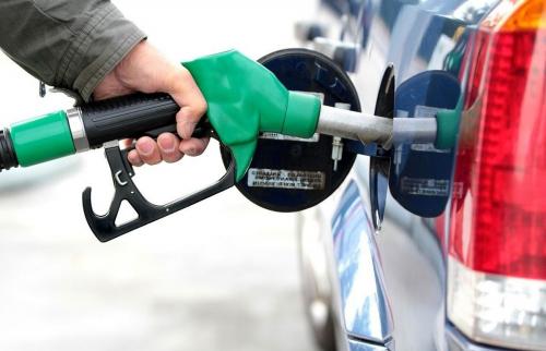 خبر جدید وزیر اقتصاد درباره یارانه بنزین 