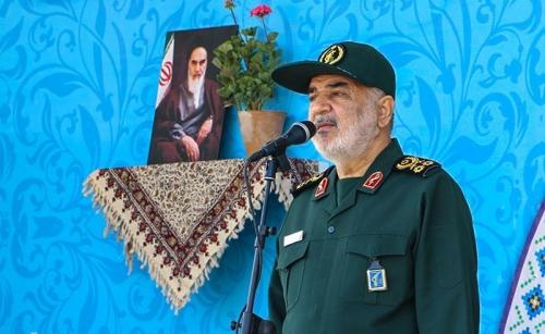 سردار سلامی: رژیم صهیونیستی قادر به دفاع از خود نیست/ دشمنان در حال عقب نشینی هستند