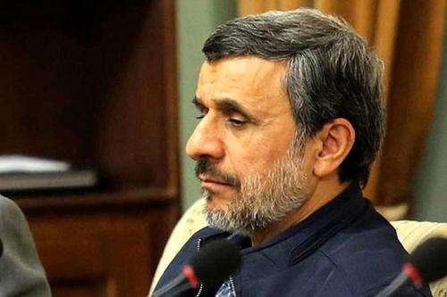 احمدی‌نژاد فقط برای نامه دادن به محسنی اژه‌ای به مجمع می‌آید