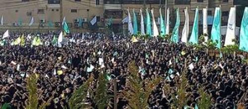  هزاران لبنانی سرود «سلام فرمانده» را در بیروت اجرا کردند 