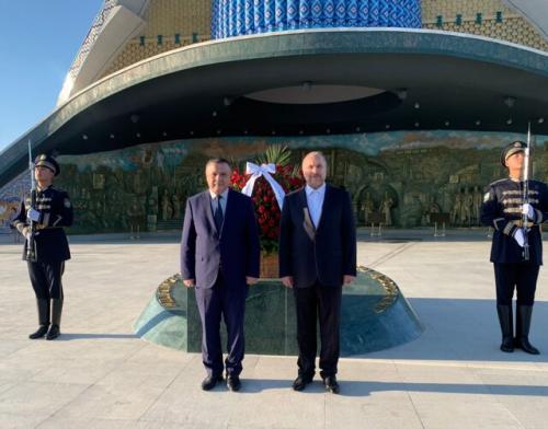  بازدید قالیباف از نماد استقلال ازبکستان