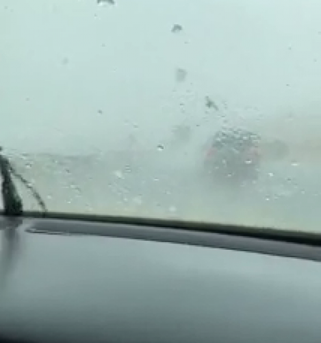  فیلم/ بارش سنگین تگرگ در جاده فیروزکوه