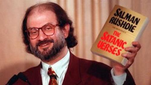 فیلم/ انتقال سلمان رشدی به بیمارستان با بالگرد