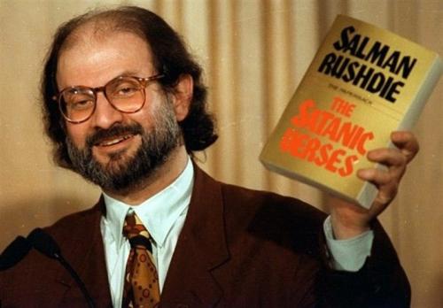 فیلم/ آنچه تا الان درباره حمله به سلمان رشدی می‌دانیم