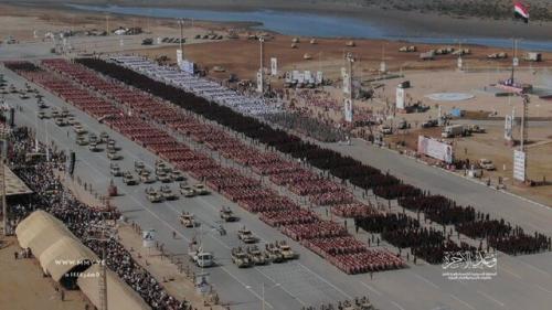 رژه بزرگ ارتش یمن و رونمایی موشک زمین به دریا/ تأکید رهبر انصارالله بر توسعه توانایی‌های نظامی