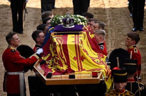 سانسور لحظاتی از مراسم دفن ملکه انگلیس