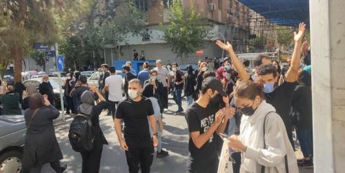 دیروز در تهران چه خبر بود/ وقتی گاز اشک‌آور جان یک خبرنگار را نجات داد! 