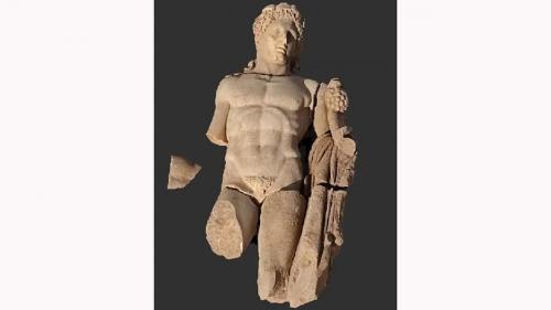  کشف مجسمه هرکول خدای رومی در شهر باستانی