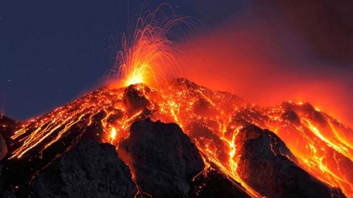  فیلم/ نمای هیجان‌انگیز کوادکوپتر از آتشفشان
