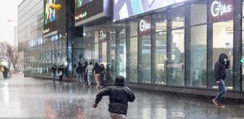 هشدار هواشناسی برای وزش باد و رگبار باران در تهران/بارش برف پراکنده در ارتفاعات