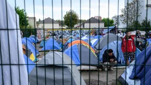 اردوگاه هزار مهاجر در شمال پاریس تخلیه شد