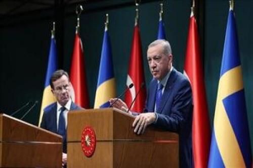 اردوغان: مانع فعالیت گروه‌های تروریستی در سوئد شوید