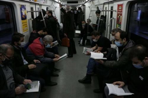اجرای طرح "کتاب در گردش" در متروی تهران