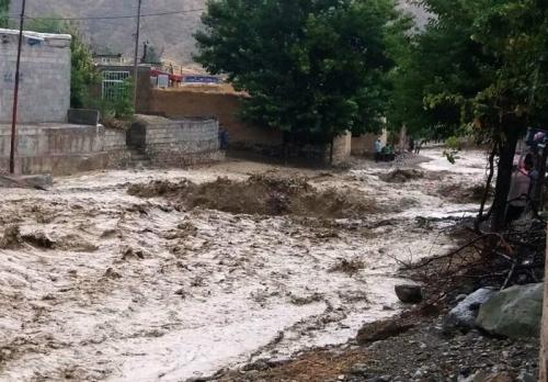 سیل راه ارتباطی ۱۵ روستای مارگون را مسدود کرد