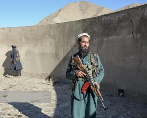 بازگشت طالبان دهه ۹۰ ، شلاق زدن مجرمان در ورزشگاه