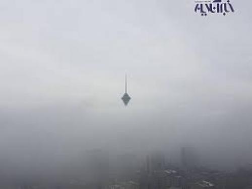 عکس/ هوای مه آلود تهران از فراز برج میلاد